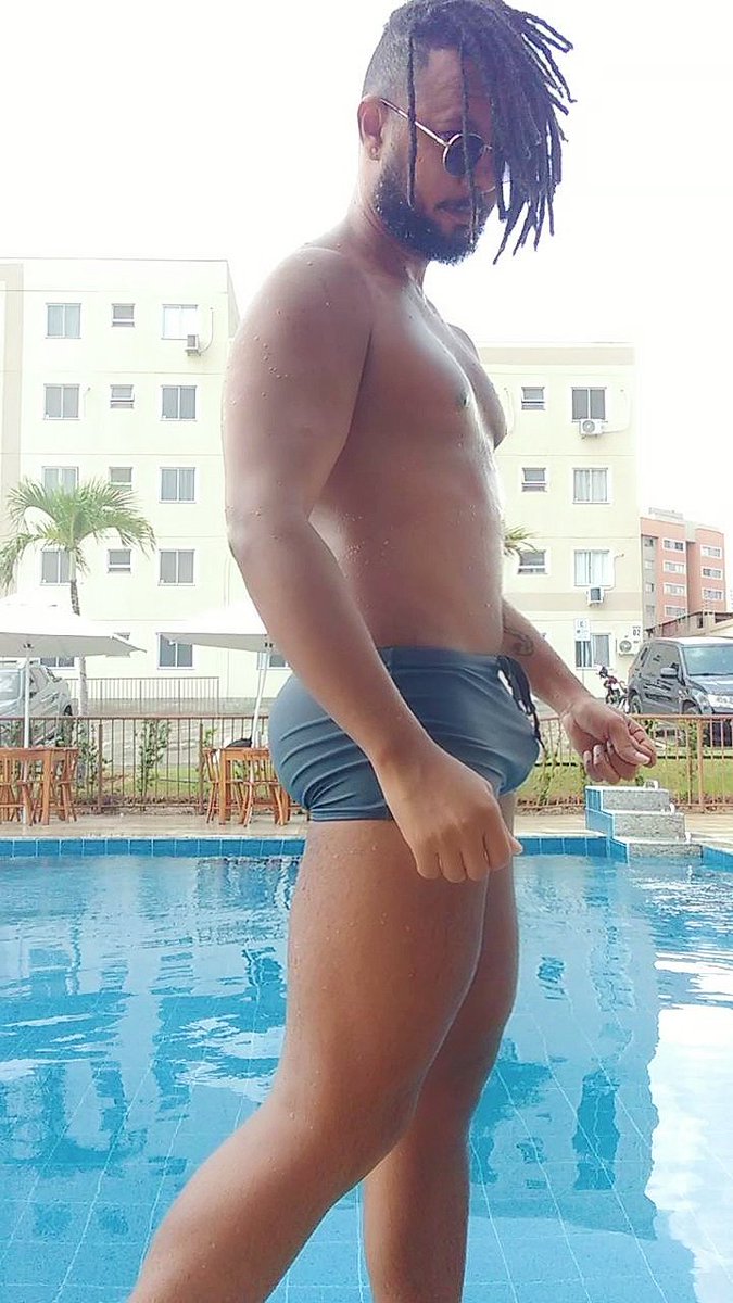 DiegoFe30299931's tweet photo. Sexta-feira santa.
Vamos de pisicna e atualizar a marca da sunga. BORA COMIGO?
#preto #dreads #minhacasa #foradeforma #longedospadroes #vidaleve https://t.co/jbZ35uCIUb