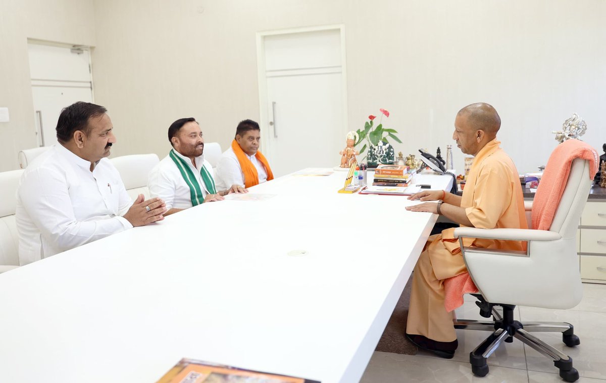 Prabhat Tomar RLD (@prabhattomarrld) on Twitter photo मुख्यमंत्री श्री <a href="/myogiadityanath/">Yogi Adityanath</a> जी महाराज से आज लखनऊ में उत्तर प्रदेश सरकार में मा0 कैबिनेट मंत्री श्री अनिल कुमार जी के साथ शिष्टाचार भेंट की।
इस अवसर पर राष्ट्रीय त्यागी भूमिहार ब्राह्मण समाज समिति के अध्यक्ष श्री मांगेराम त्यागी जी भी उपस्थित रहे।<a href="/jayantrld/">Jayant Singh</a> <a href="/myogioffice/">Yogi Adityanath Office</a> मुख्यमंत्री श्री <a href="/myogiadityanath/">Yogi Adityanath</a> जी महाराज से आज लखनऊ में उत्तर प्रदेश सरकार में मा0 कैबिनेट मंत्री श्री अनिल कुमार जी के साथ शिष्टाचार भेंट की।
इस अवसर पर राष्ट्रीय त्यागी भूमिहार ब्राह्मण समाज समिति के अध्यक्ष श्री मांगेराम त्यागी जी भी उपस्थित रहे।<a href="/jayantrld/">Jayant Singh</a> <a href="/myogioffice/">Yogi Adityanath Office</a>