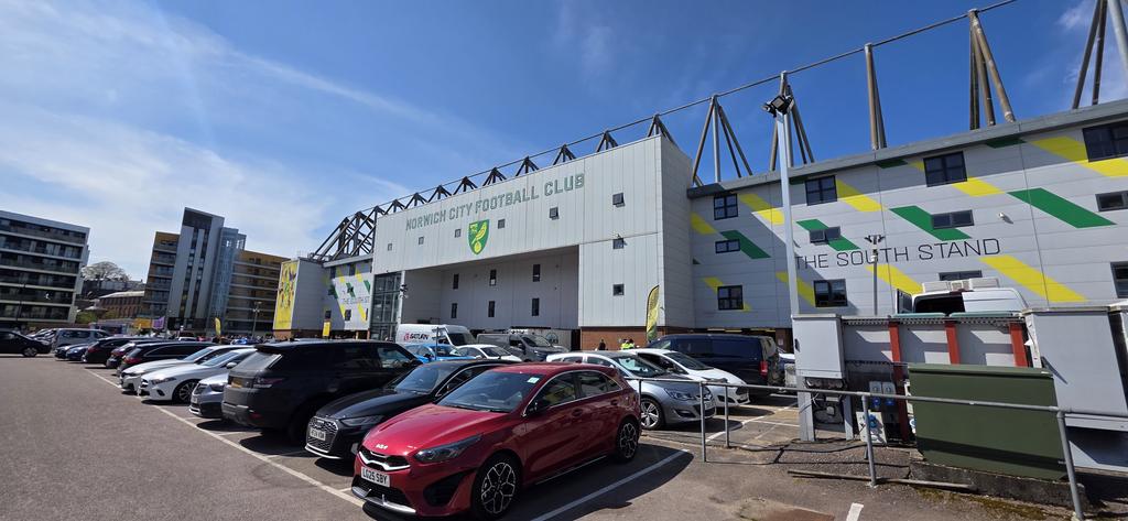 Come on <a href="/Pompey/">Portsmouth FC</a>, let's do this 💪 
Have a good feeling (for once at an away ground) about today!!
#PUP