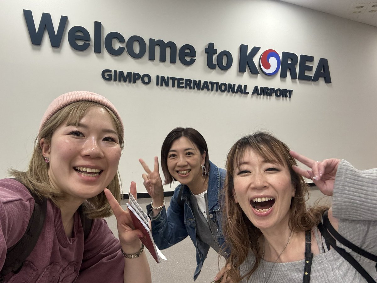 KaeJ87's tweet photo. みんなでビジネスクラスに乗って　
韓国🇰🇷✨買いつけきたよーーー！✨　　
　
もちろん、マイルできました😘
　
#MyCareerGirl養成講座　
#韓国　
#マイル旅 https://t.co/1bGpqrB6JN