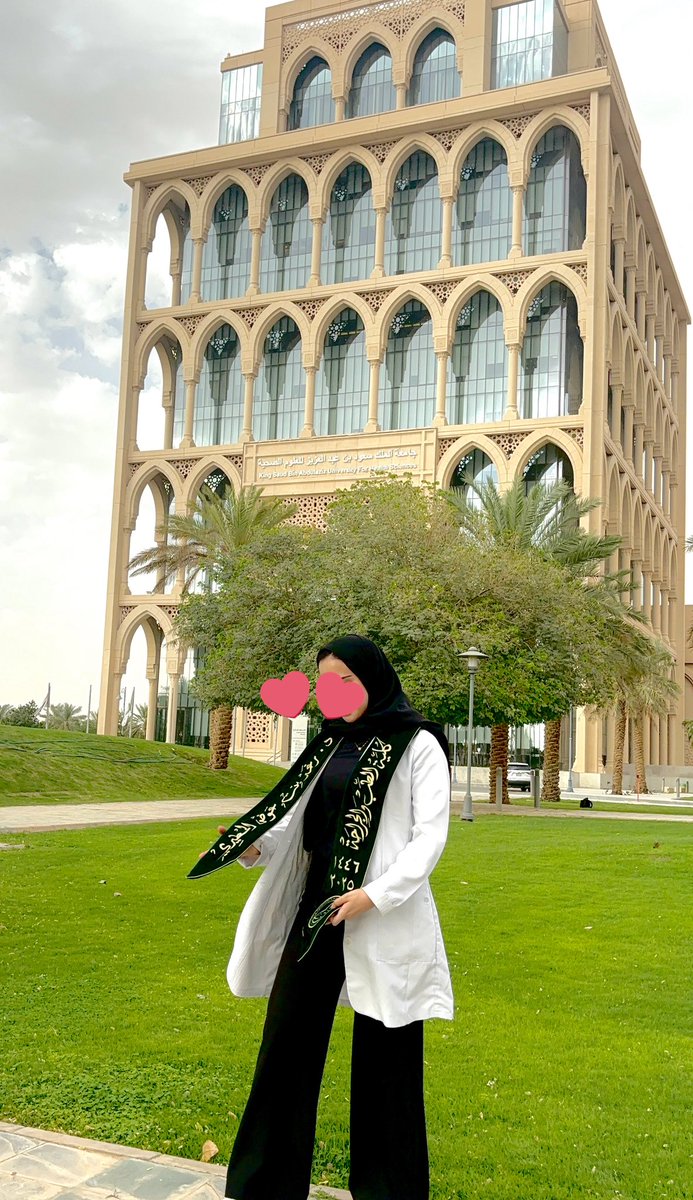 RaghadMU01's tweet photo. الحمدلله كما ينبغي لجلال وجهه وعظيم سلطانه.

تخرجت من جامعة الملك سعود بن عبدالعزيز للعلوم الصحية وحصلت على بكالوريوس الطب والجراحة بتقدير ممتاز مع مرتبة الشرف الأولى ضمن ترتيب الثلاث الأوائل على الدفعة. 

ما كان للجهد أن يُثمر، ولا للطريق أن يتم، لولا توفيق الله ورحمته. https://t.co/VE1Mao7WwP