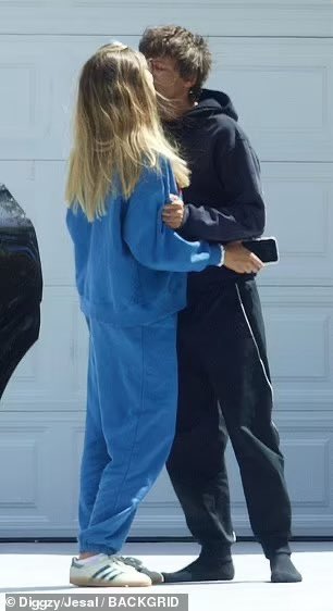 LT91UPDATESIT's tweet photo. ALEXA PLAY THAT SHOULD BE ME BY JUSTIN BIEBER !!!!! https://t.co/GjYUjRj9ik