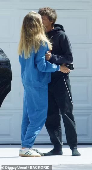 LT91UPDATESIT's tweet photo. ALEXA PLAY THAT SHOULD BE ME BY JUSTIN BIEBER !!!!! https://t.co/GjYUjRj9ik