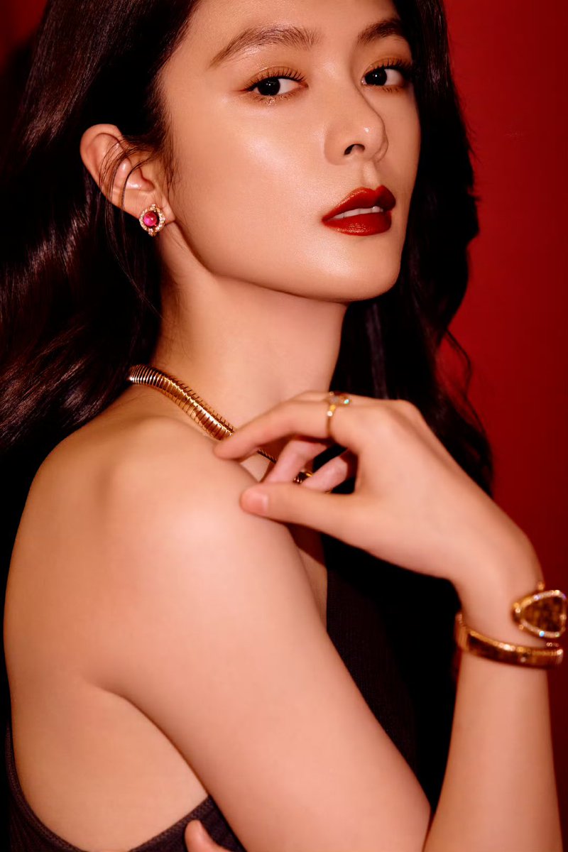 FujingFan's tweet photo. 250418 ｜FuJing Studio(Weibo)
#FuJing for Bvlgari

#傅菁 #ฟู่จิง #푸징 https://t.co/7hWxtXUrnT