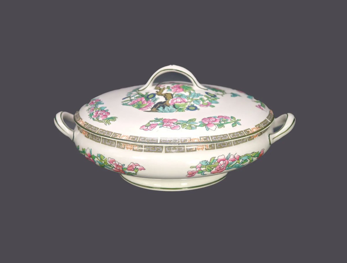 G97816960Girl's tweet photo. Antique John Maddock Indian Tree round, handled serving bowl made in England. https://t.co/CjCewzWnMl via @Etsy #BuyfromGroovy #antiques #tableware #tabledecor #antiquedishes #IndianTree #MaddockEngland #MaddockIndianTree #etsysellers https://t.co/64wsYphQh0