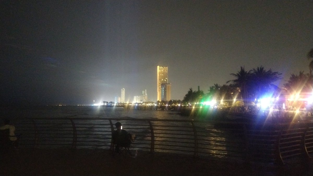 الي في جده كبير اربعيني محترم حياك الله 
أنا ولد20 محترم زاير جده ولا اعرف احد هنا
رسلي صورتك خاص ونلتقي نغير جو