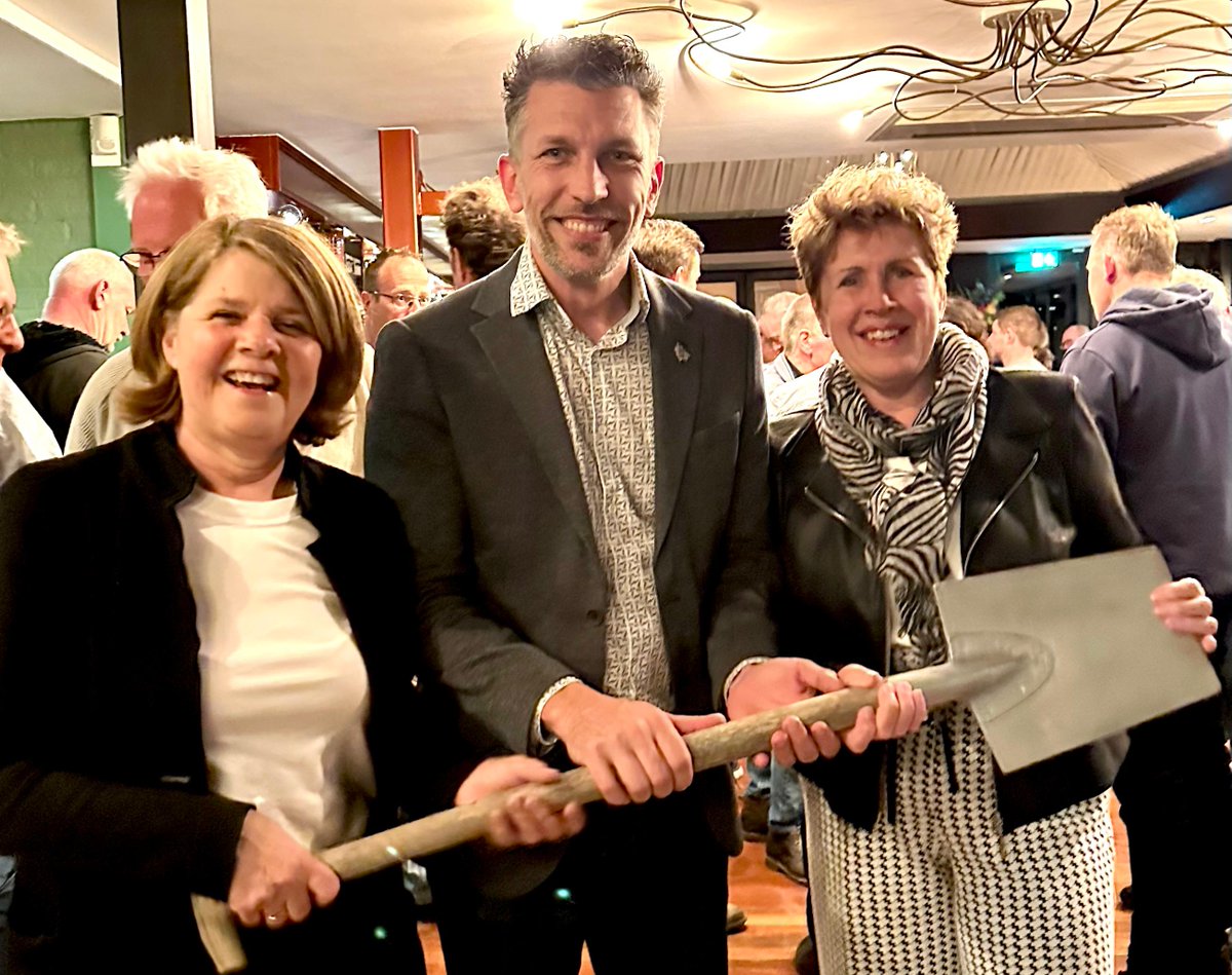 Frank Rijkaart (@rijkaartf) on Twitter photo Tijdens de uitreiking van de Certificaten Kringlooplandbouw Midden-Delfland over 2024 kreeg ik van de boeren, samen met het vernieuwde Kringloopcertificaat 2.0, een symbolische schep aangeboden.
#krachtigzuidholland <a href="/BBBZuidHolland/">BBB Zuid-Holland</a>
LinkedIn:
๐tinyurl.com/4ry4nmcd๐ Tijdens de uitreiking van de Certificaten Kringlooplandbouw Midden-Delfland over 2024 kreeg ik van de boeren, samen met het vernieuwde Kringloopcertificaat 2.0, een symbolische schep aangeboden.
#krachtigzuidholland <a href="/BBBZuidHolland/">BBB Zuid-Holland</a>
LinkedIn:
๐tinyurl.com/4ry4nmcd๐