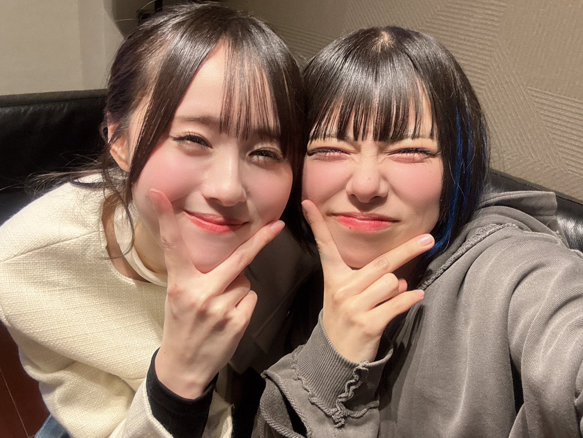 appare_suzz's tweet photo. のーちゃんすーちゃん仲良し同期ちゃんズ💜💙 https://t.co/iK3eIpfA6k
