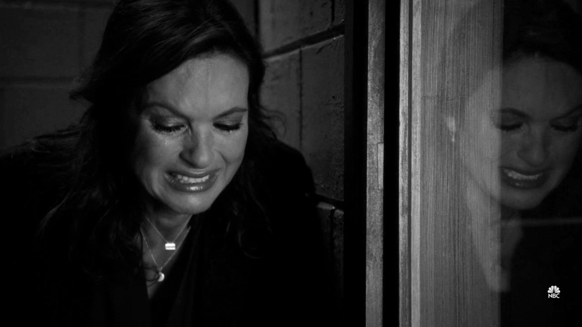 can we talk about how in his dream she left him without a word, without looking back even after he called after her. 
Kinda just like the way he did, not a word to her and without looking back for 10 years.
