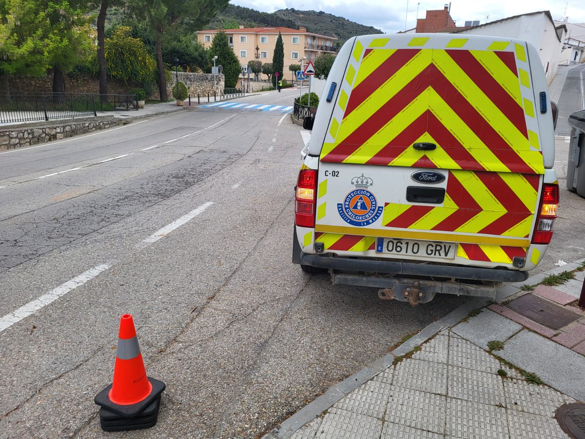 🔶🔷🔶 Esta mañana estamos en un DRP con motivo de la  Semana Santa en este caso el vía crucis que recorre diversas calles de nuestra población.
Desplazamos  una  unidad 🚒 y 🦺🦺🦺.
📸 <a href="/PChiloeches01/">PCChiloeches01</a>
