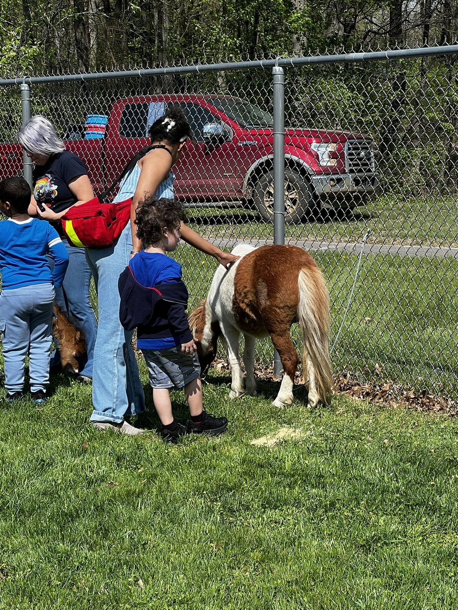 UnseldLearns's tweet photo. Our students are enjoying Farmer Steve and his animals today! https://t.co/Z98LXfvc9w