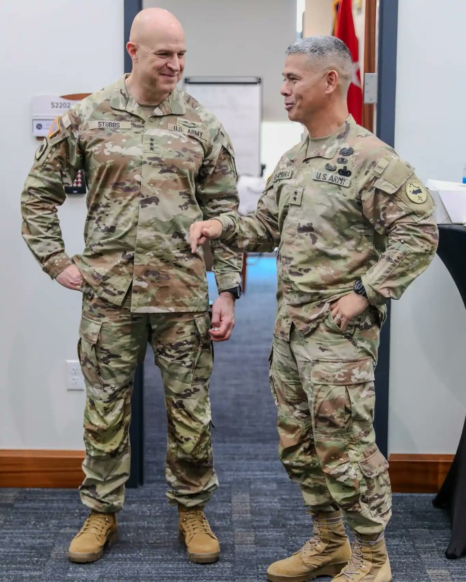 ARNGDirector's tweet photo. Boosting interoperability with @USARPAC! Discussed with MG Okamura how the Army Guard – including the vital contributions of the @HIARNG – supports the Indo-Pacific Command.  #ArmyGuard #TotalArmy #IndoPacific https://t.co/y3NLSDWtvl