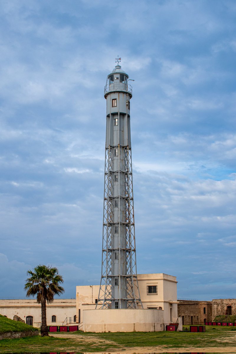 mediacitymod's tweet image. Faro de San Sebastián looks out from a small fortified island in Cadiz, Andalusia.

postcardsfromamancunian.blogspot.com/2025/04/here-c…

#Seville #Spain #Andalucía #Travel #blog #photography #travelblogger #Cadiz #lighthouse