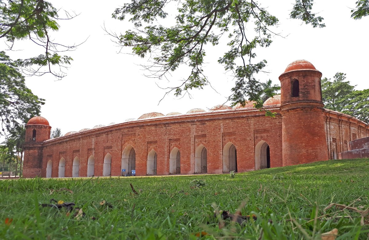 ahrumonbd's tweet photo. The #SixtyDomeMosque, also known as the Shait-Gumbuz Masjid, is a mosque, located in Bagerhat, in the Khulna Division of Bangladesh. https://t.co/eyft5UQ8Ef