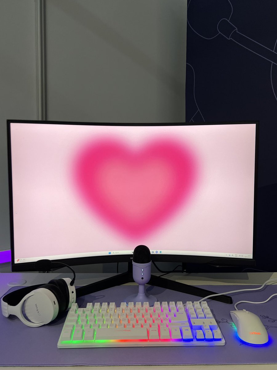 Got to test some cool equipment from @trustgaming at <a href="/gatheringorg/">The Gathering</a> 💛

(I’m not held hostage by <a href="/VanirGG/">Vanir</a> ‘s SoMe manager and I’m tweeting this out of my free will)