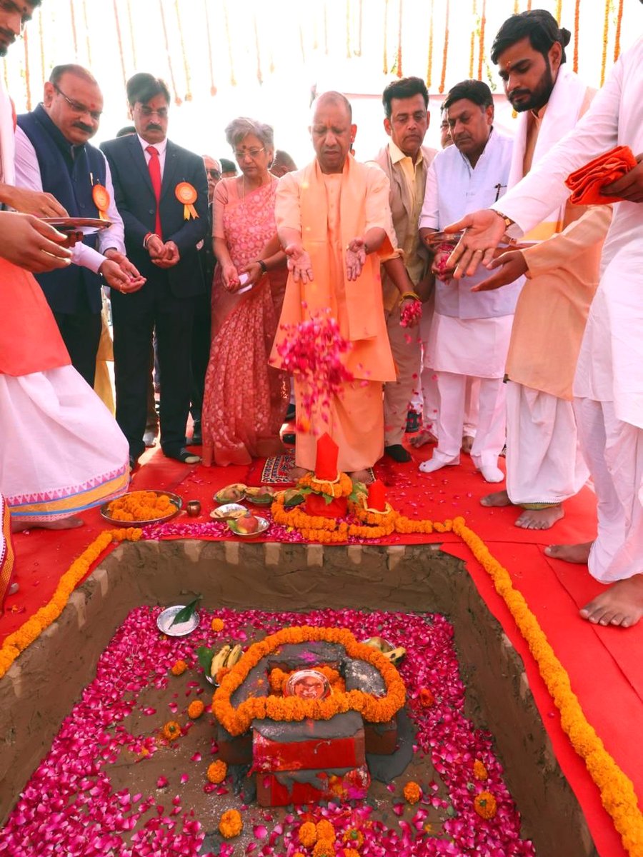 aiims_gkp's tweet photo. Foundation stone of the construction of a 500-bedded 'Rest House' was laid at AIIMS Gorakhpur by Chief Minister Yogi Adityanath Ji providing a relief center for patients and their attendants @@vibs1958 @myogiadityanath @JPNadda @mpprataprao @AnupriyaSPatel @MoHFW_INDIA @PMOIndia https://t.co/KexNwKYbBJ