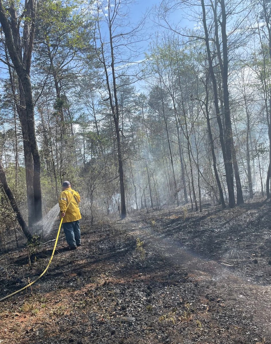 AnnieMDance's tweet photo. Brush fire contained in #Bostic, fire officials say. #RutherfordCountyNC #NCfire #WNC https://t.co/w48n5MCJxR