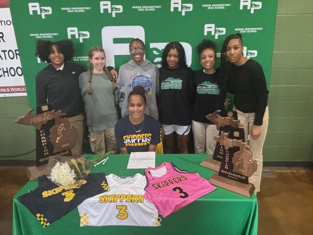 APGators's tweet image. Yesterday senior Autumn Pernell signed with St Clair Community College to continue her education and basketball career. Another great day to be a Gator!