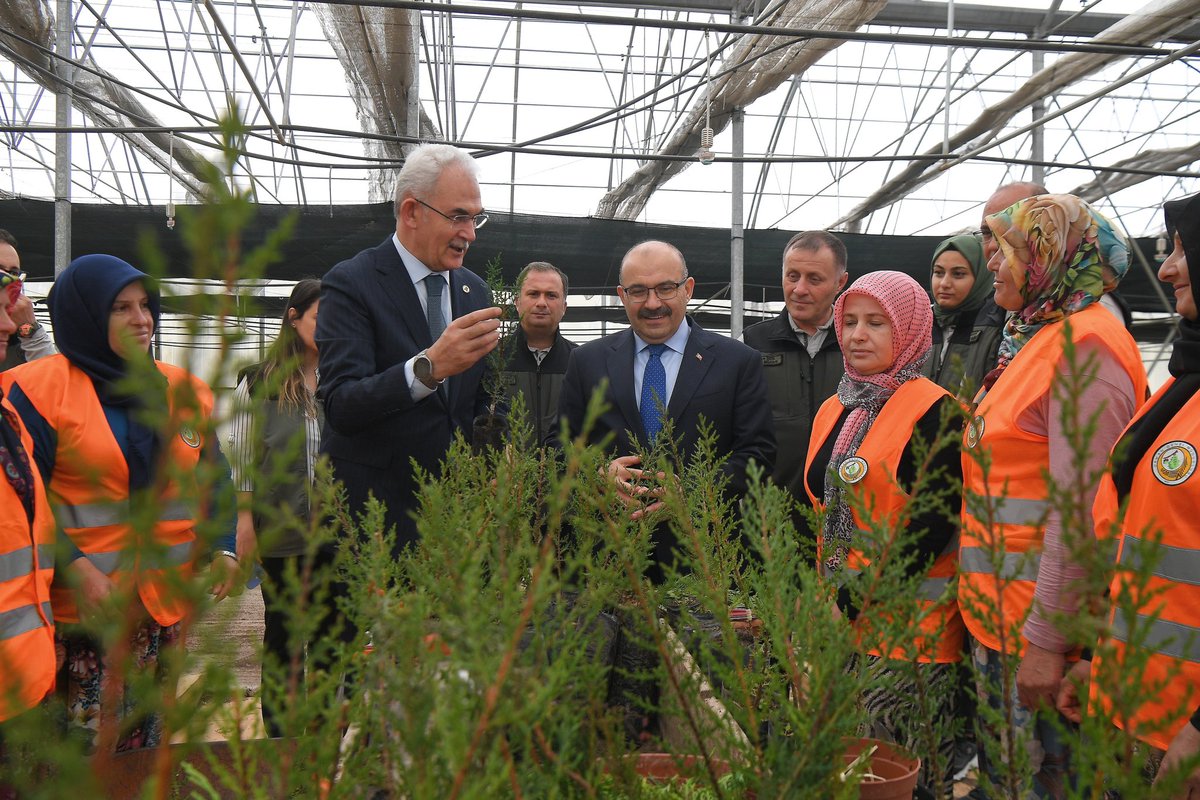 🔹 Vali İsmail Ustaoğlu, Orman Genel Müdürü Bekir Karacabey ile birlikte Balıkesir Orman Fidanlık Müdürlüğünü ziyaret etti.