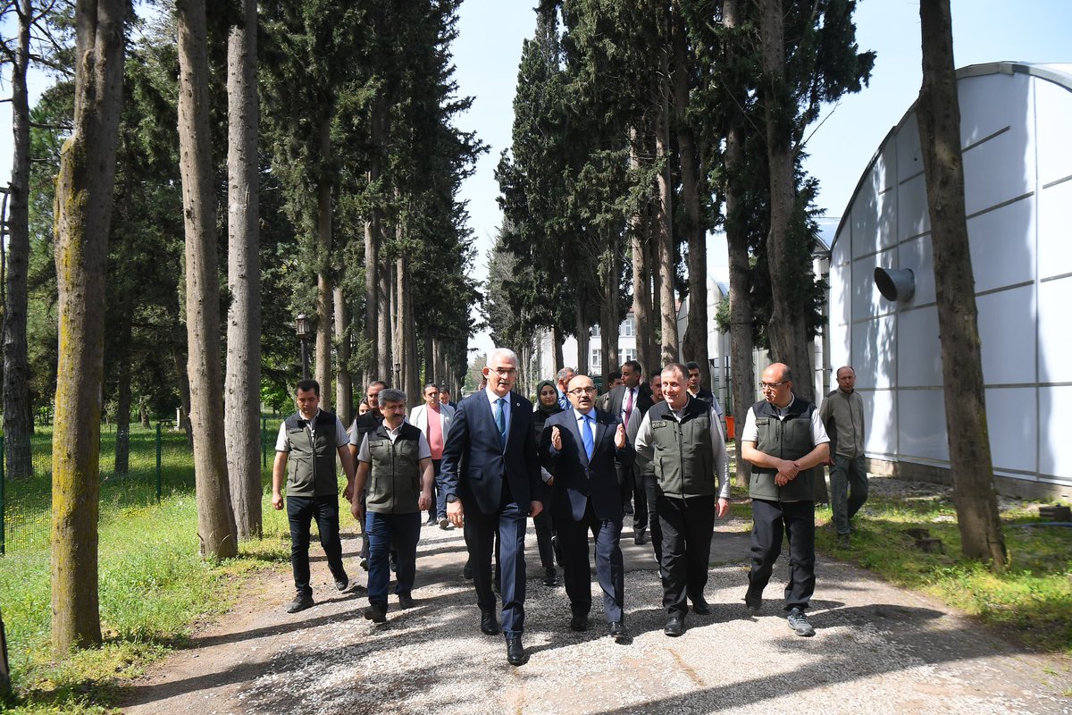 TC_Balikesir's tweet photo. 🔹 Vali İsmail Ustaoğlu, Orman Genel Müdürü Bekir Karacabey ile birlikte Balıkesir Orman Fidanlık Müdürlüğünü ziyaret etti. https://t.co/ERywq0f8yH