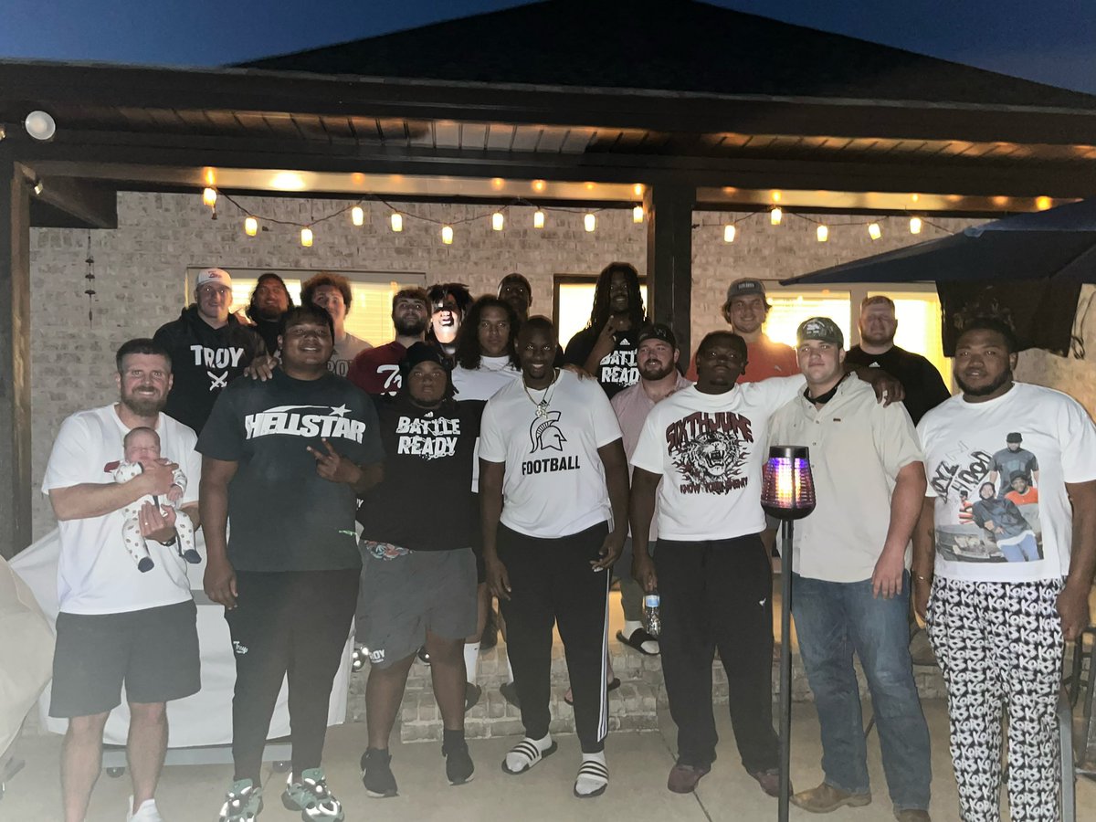 Great night of fellowship!! A bunch of food consumed FAST! Excited for the Summer! ⚔️