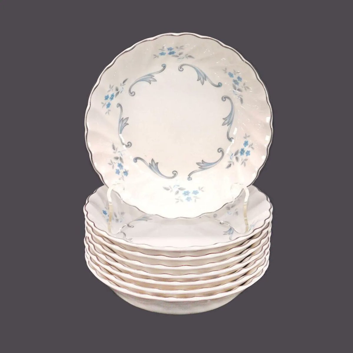 G97816960Girl's tweet photo. Eight Myott Trousseau fruit nappies, dessert bowls made in England. https://t.co/iozENDY7gW via @Etsy #BuyfromGroovy #antiques #tableware #tabledecor #Myott #MyottTrousseau #Trousseay #MyottEngland #etsysellers https://t.co/184304cEKa