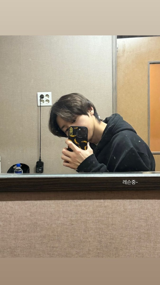 knockknock0408's tweet photo. CHANYEOL ins https://t.co/iJu3HMjhZ8