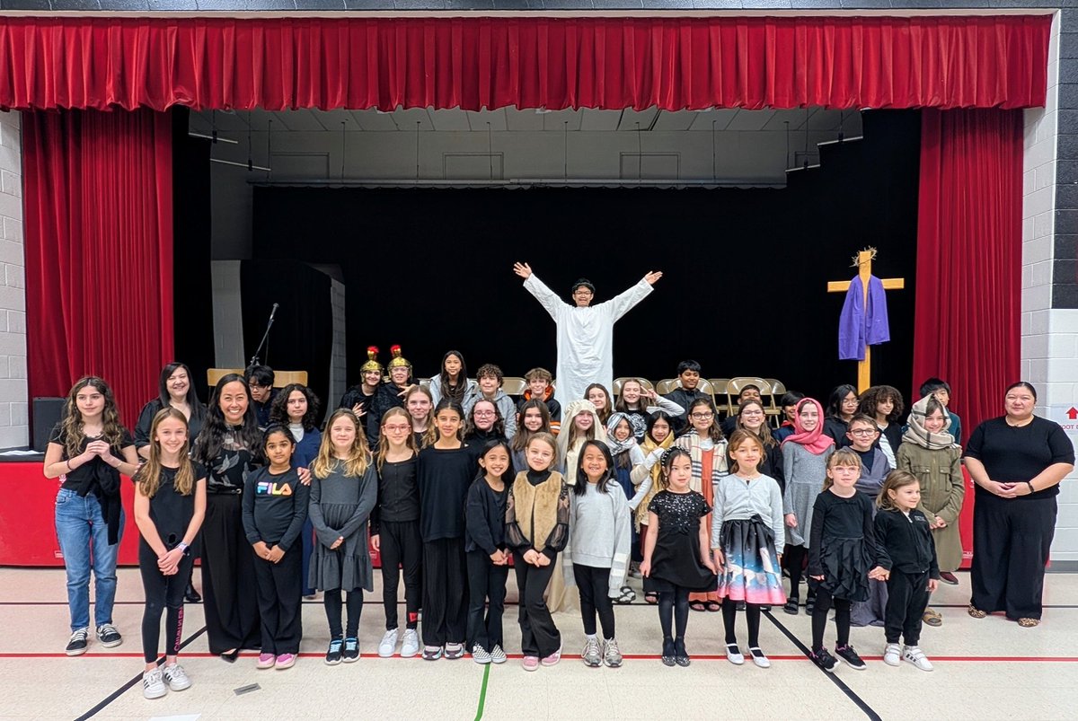 _Mrs_Fernandez's tweet photo. Our presentation of the #StationsoftheCross. Another wonderful and impactful rendition from our @PeterandPaulCS students. Cast and crew from grades 5-8, along with our school choir from grades FDK-6. 👏🏼🙏🏼✝️
.
"Jesus, remember me. When you come into your Kingdom". @DPCDSBSchools https://t.co/TNFhZoYmGR