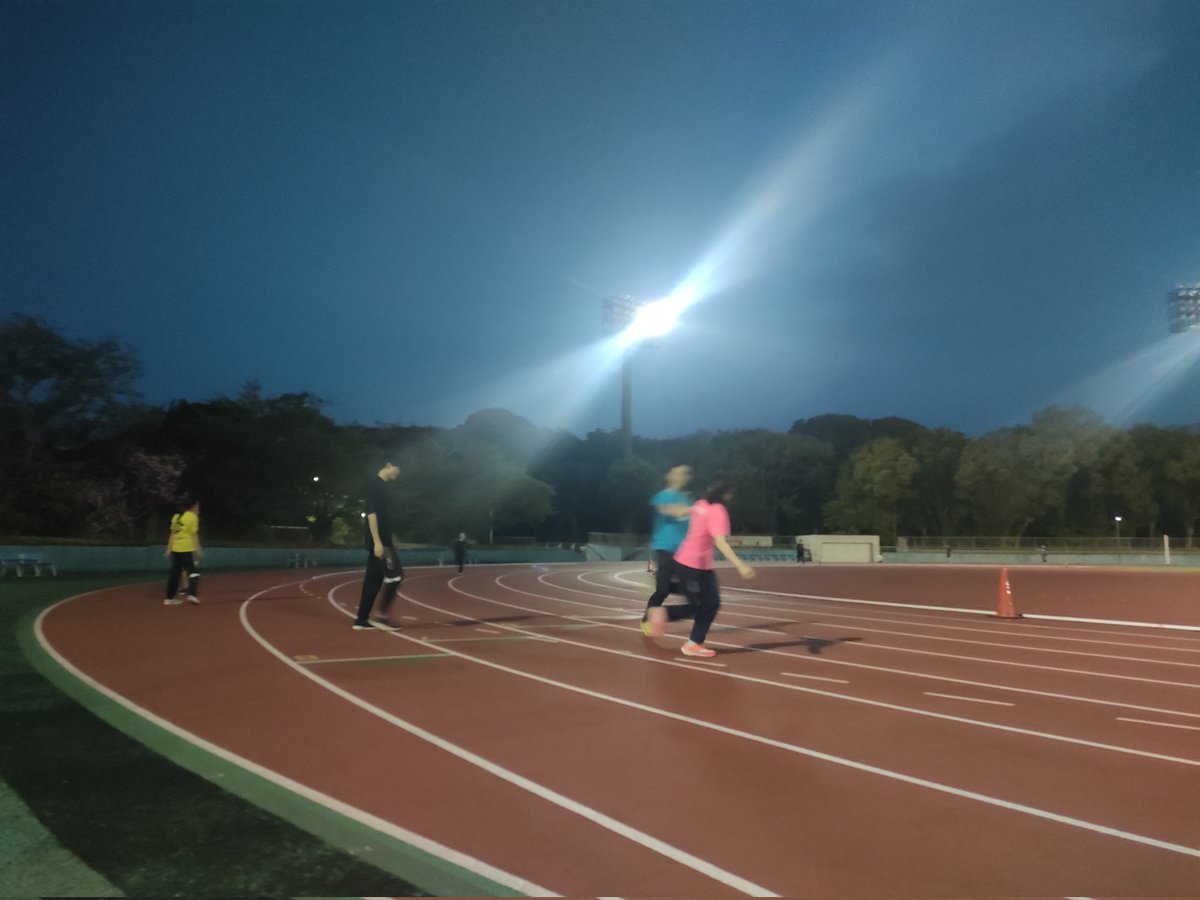 nmuTandF's tweet photo. 陸上部です🏃🏻‍♂️

今日の勧誘には8人の新入生が参加してくれました！
そして、うち1人が入部を決めてくれました🎉
ありがとうございました！

今日で勧誘期間は終了しましたが、練習への参加・見学はまだまだ受け付けております！
興味があるかたは是非ご連絡ください🙌🏻 https://t.co/Wv3EgyYGfa