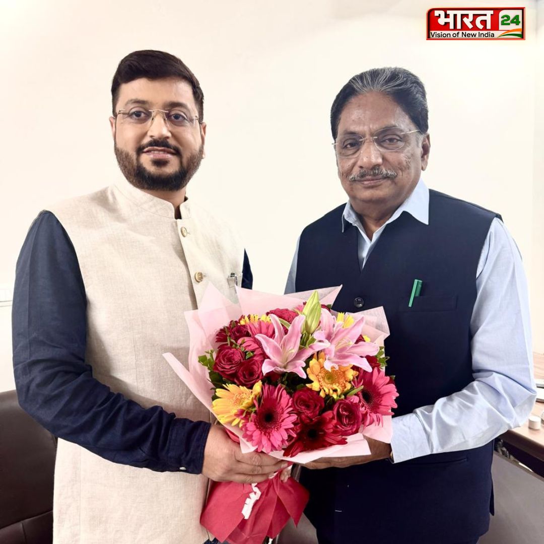 भारत24 के सीबीओ मनोज जग्यासी ने आज रूषिकेश पटेल (Minister of Health &amp; Family Welfare and Medical Education, Higher &amp; Technical Education and Law &amp; Justice, Govt. of Gujarat) से की शिष्टाचार मुलाकात.. 

Watch : t.ly/oPmye 

#Gujarat #RushikeshPatel #BJP #ManojJagyasi