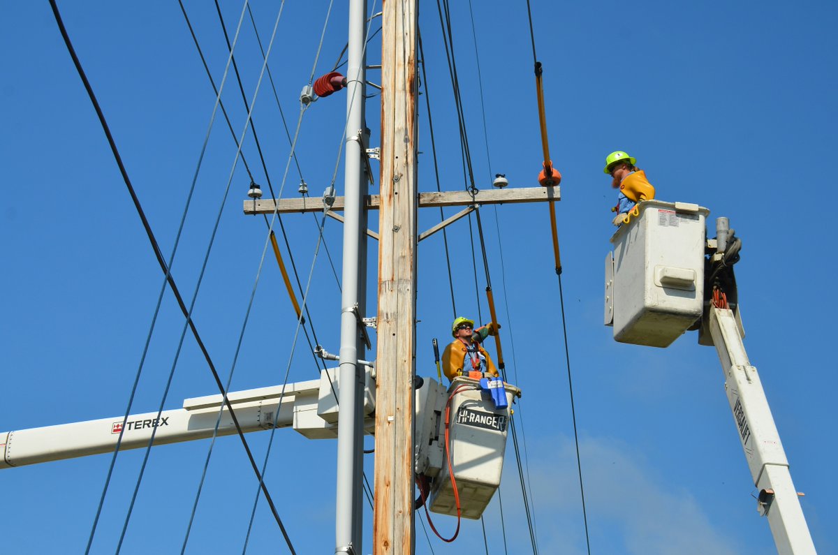BerkIndComp's tweet image. Today, #BerkindComp celebrates &amp;amp; honors the incredible linemen who work tirelessly to keep our power on. We extend our gratitude to our insureds &amp;amp; all the men &amp;amp; women who brave the elements &amp;amp; face daily challenges to ensure our communities stay connected. #LinemanAppreciationDay