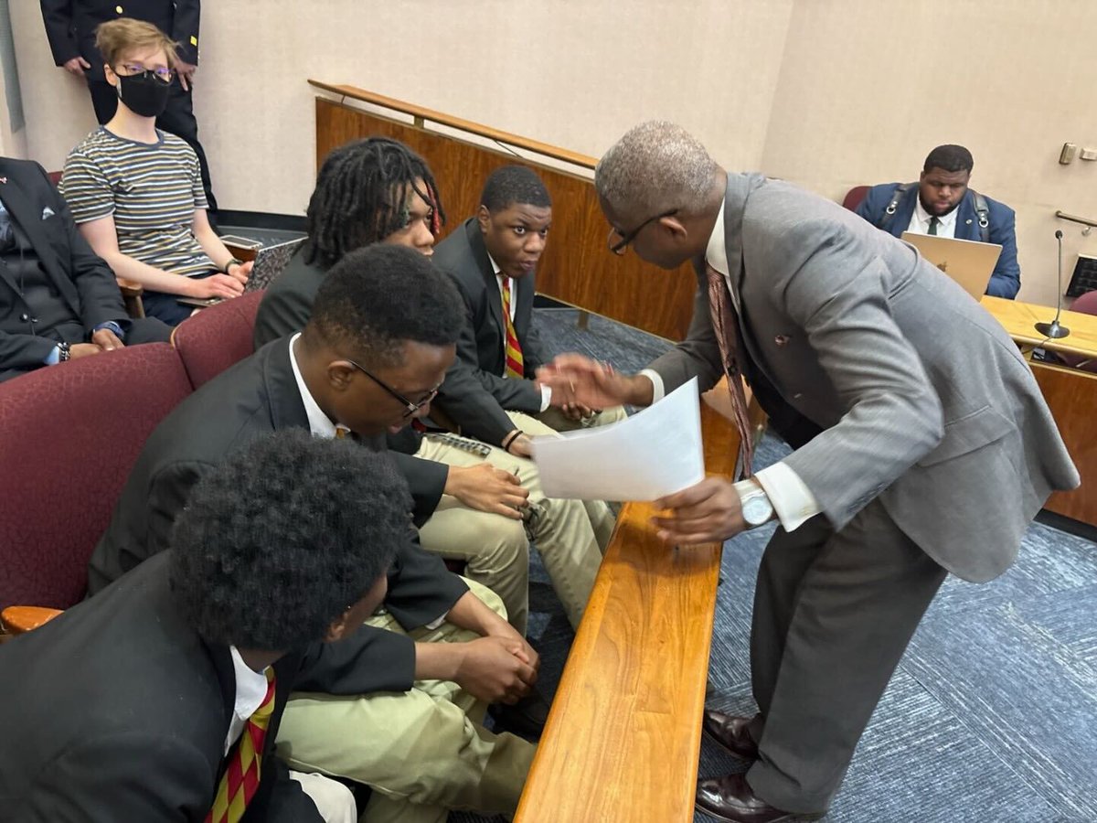 📍Civic Leadership in Action 🗨️🏛️

Mr. Ray took learning beyond the classroom by connecting our students directly with city leaders! 🙌

Students sat down with Vice Mayor Walter Burnett and @aldermandavidmoore to discuss real legislation up for a city vote—getting a firsthand
