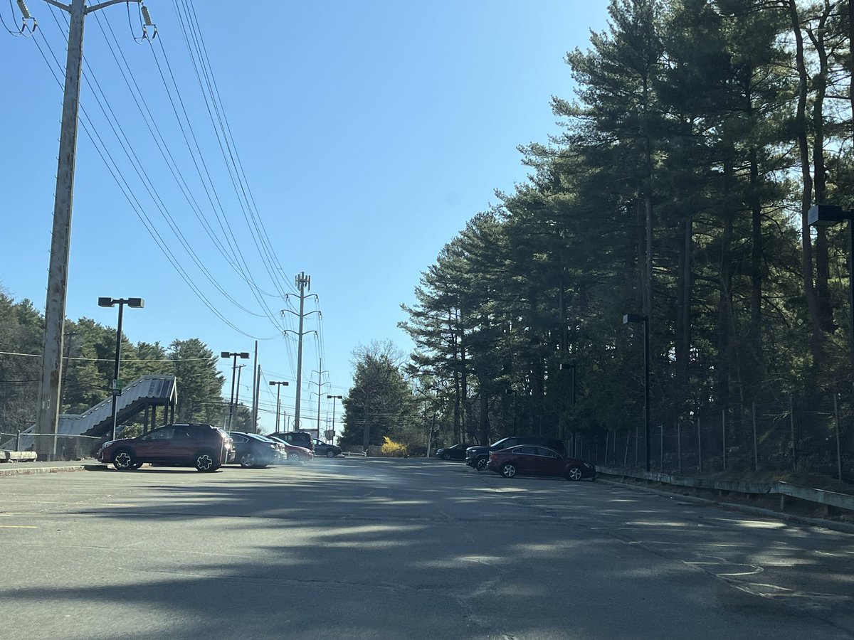 bostonradio's tweet photo. I usually never leave this late(had drop the dog at a new spa daycare) but this is pretty busy for a Friday. #WorkingForTheWeekend https://t.co/y1o57cjabL