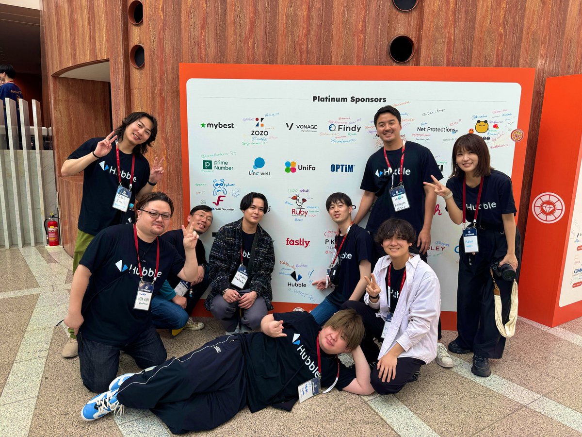 我らがHubbleメンバー！📸
（二日酔いの割にはちゃんと笑顔）

初のRubyKaigi！楽しかった！
お話ししてくださった皆様ありがとうございました！😌

#rubykaigi
