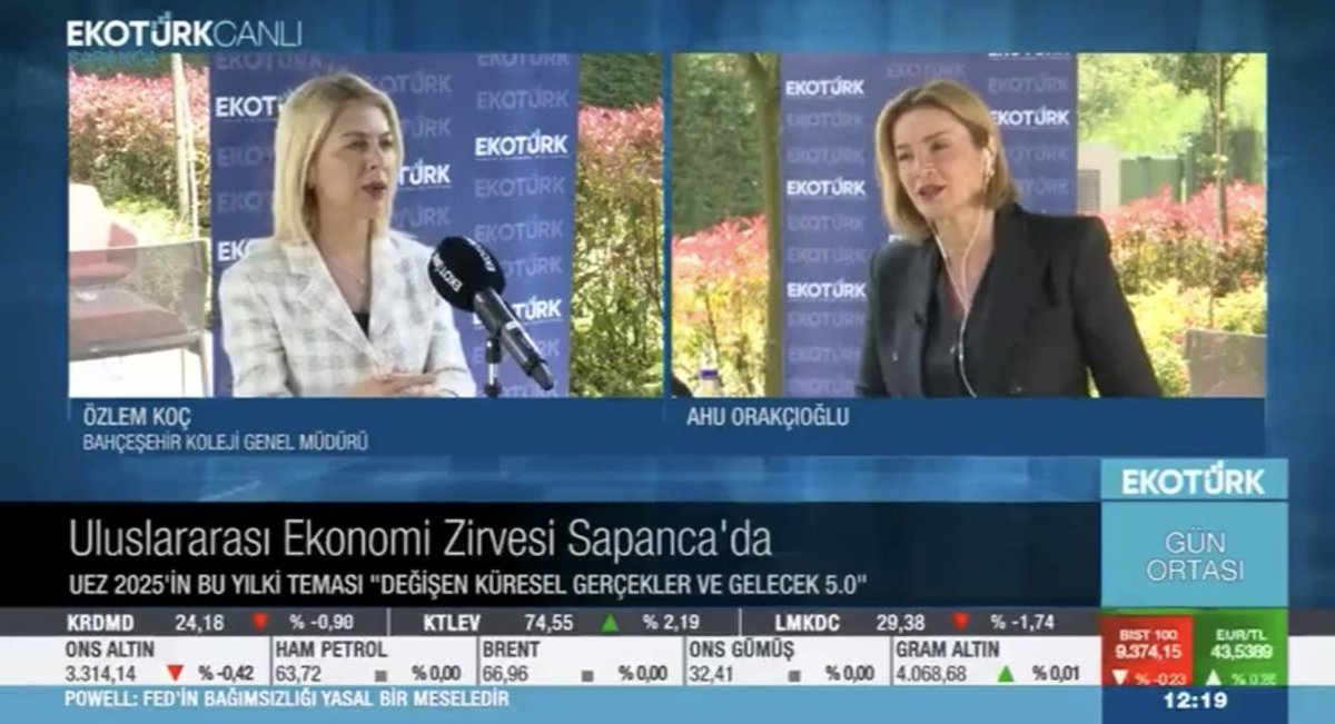 #uez2025 #uezsapanca #uluslararasıekonomizirvesi 

İlk günü keyifli röportajlarla tamamladık 

Ekotürk Tv de  - Ahu Orakçıoğlu ile - Yapay Zeka Teknolojileri ile eğitimin ve öğretmen rolünün dönüşümünü,

Ekonomist Dergisi Editörü - Özlem Bay ile 
Toplum 5.0 ve yapay zeka