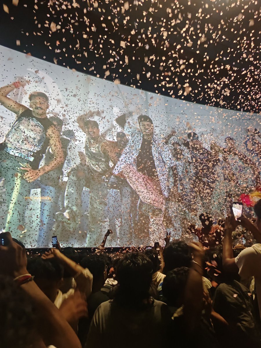 Rohith9878's tweet photo. Sachein Rerelease Celebration 🤩🔥💥

#Sachein #SacheinRerelease #JanaNayagan https://t.co/vHZyXMvcYx