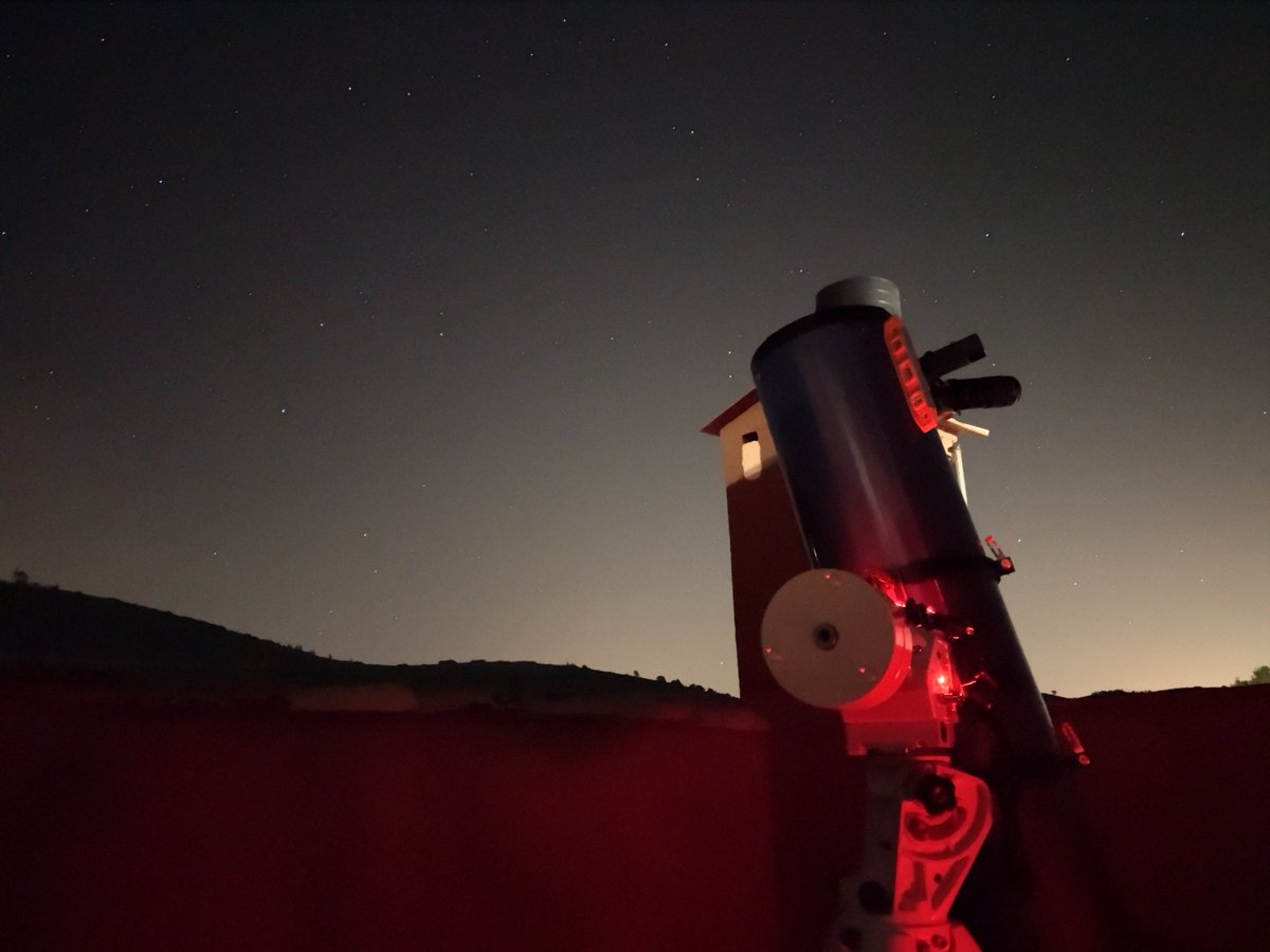 Luces_X's tweet photo. Hace no tanto, era fácil ver la Vía Láctea.
Ahora apenas hay estrellas. Solo un halo lechoso.
Los LEDs blancos son un ERROR mayúsculo.
La noche está desapareciendo.
Y eso no va a salir gratis.

#ContaminaciónLumínica #AstronomíaVisual #CieloNocturno #LuceseXtrañas #LohLeh https://t.co/r0myWKPQmT