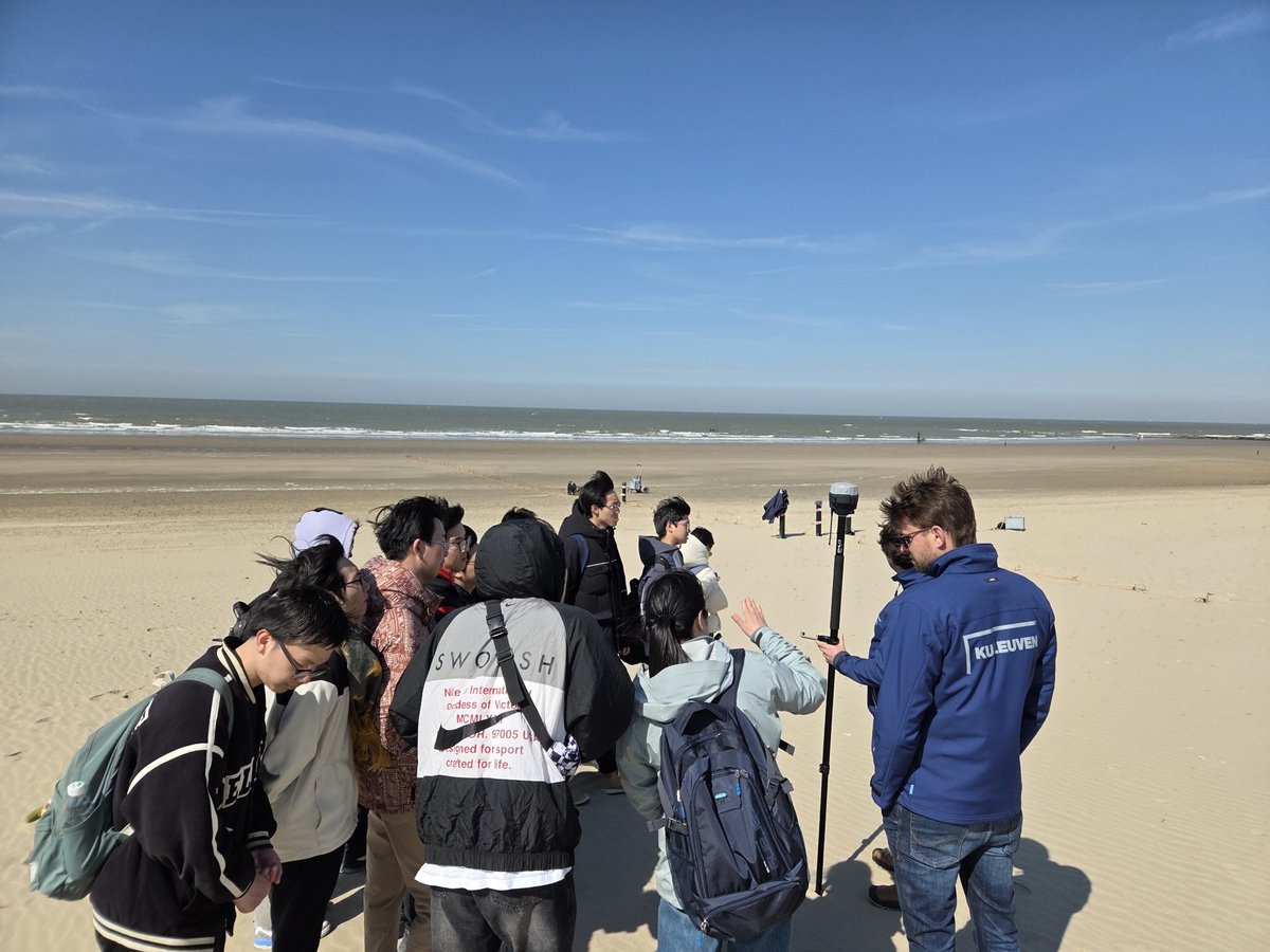 Begin april organiseerde de onderzoeksgroep Kustwaterbouw en Grondmechanica op onze campus een zesdaagse Summer School voor 16 ingenieursstudenten van Zhejiang University. 

Lees hier meer over hoe de Summer School eruitzag 👉🏻 tinyurl.com/yc7ffm4a