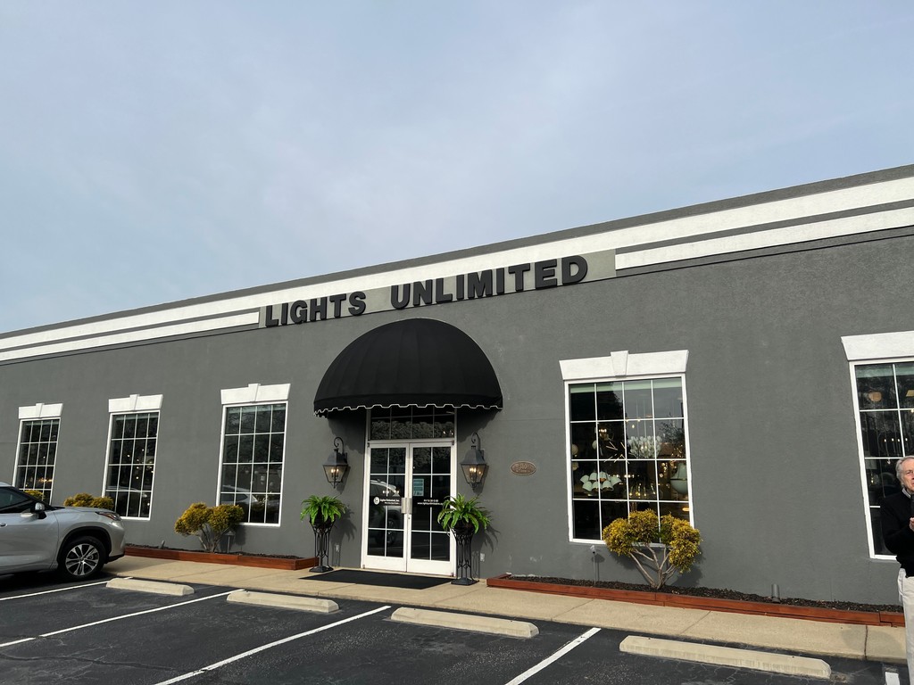 In Garner, NC, Lights Unlimited has been a trusted lighting destination for 30+ years. Locally owned &amp; staffed by seasoned pros, they offer expert guidance, builder programs &amp; a wide fixture selection. Proud #SavoyHouseLighting partner!
#SavoyShowroomVisits #LightsUnlimited