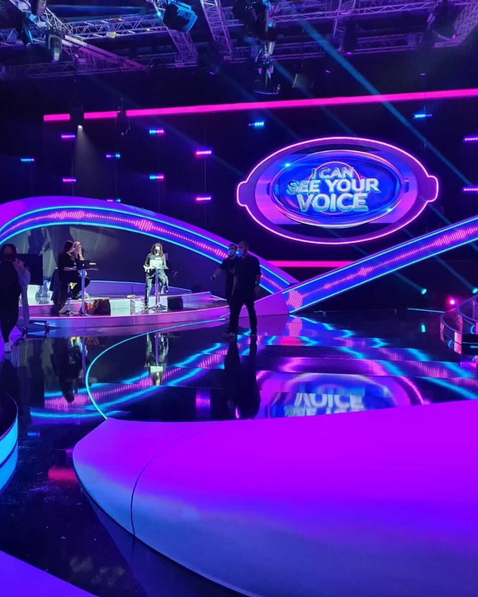 scott_fleary's tweet image. It may have had a short run, but the #ICanSeeYourVoice set was a standout! 🎤 

Full of colour and spectacle, it was designed to heighten every twist and turn.

Designer: Florian Wieder
Client: @FremantleHQ

Take a look: ow.ly/EZ7050VzSiV

#ScottFleary #ProductionDesign