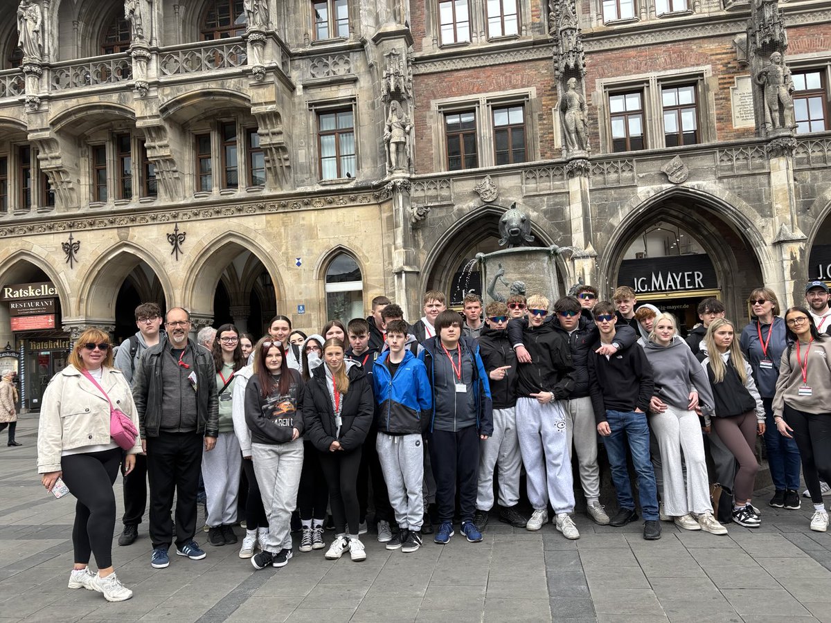 HumanitiesNC's tweet photo. Norton College students in the centre of Munich. Very grand buildings! https://t.co/wlpTTeYuU6