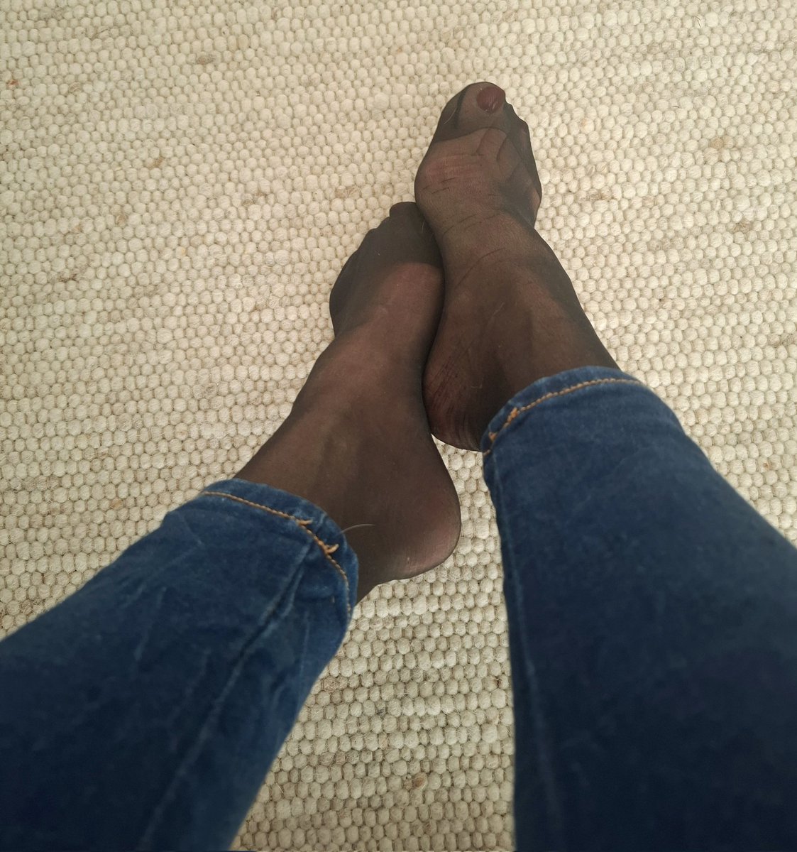 NicoleNikM's tweet photo. Wünsche euch einen schönen Nachmittag 🦶👃🥰
#findom #Füße #beta #zahlschwanz #loser #beta #paypig #Nylons #Füße #duftnylons https://t.co/OQT6q83BS1