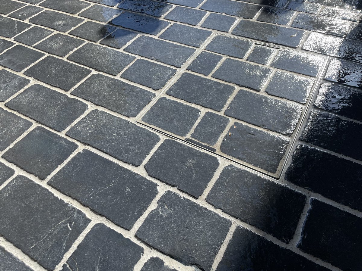 Dempseypaving's tweet photo. Small Black Basalt sett driveway laid to grade 2 listed property in #Woolton #Liverpool #driveways https://t.co/0gFTmLRejm