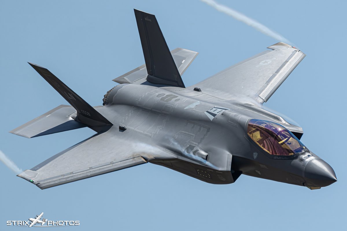 Threshold in sight 😎 

An <a href="/thef35/">F-35 Lightning II</a> performs a low approach at RAF Lakenheath, home of the <a href="/48FighterWing/">RAF Lakenheath</a> 🇺🇸🇬🇧