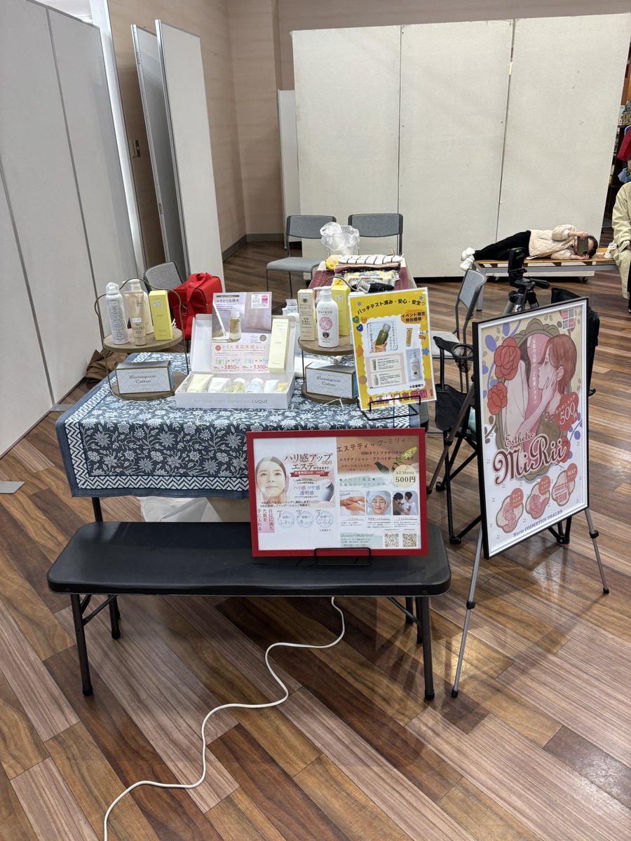 EstheticMiRii's tweet photo. 前日荷物搬入完了！
明日✨函館ポールスターにて！
10時〜16時
ハンドメイドヒーリングfesta✨
EstheticｰMiRiiｰブースはドトールコーヒーさん手前です🥰

＃函館
＃イベント https://t.co/fqq0GF1ITM