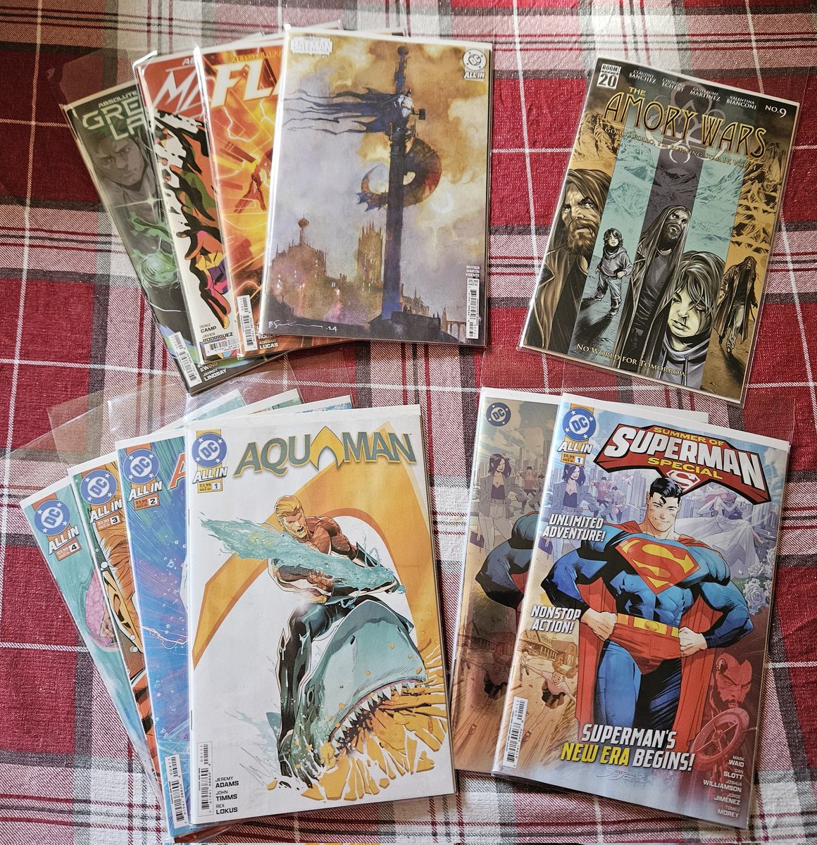_Matafer's tweet image. Catchin up!
The absolute titles were rad. Creative teams did a 10/10 job!
@spacekicker @johntimmsart @RexLokus are killing it on #Aquaman.
Loved Summer Of #Superman Special by @JorgeJimenezArt @Williamson_Josh @tomeu_morey!
#Amorywars by @chonnye @claudioPsanchez was my fav!