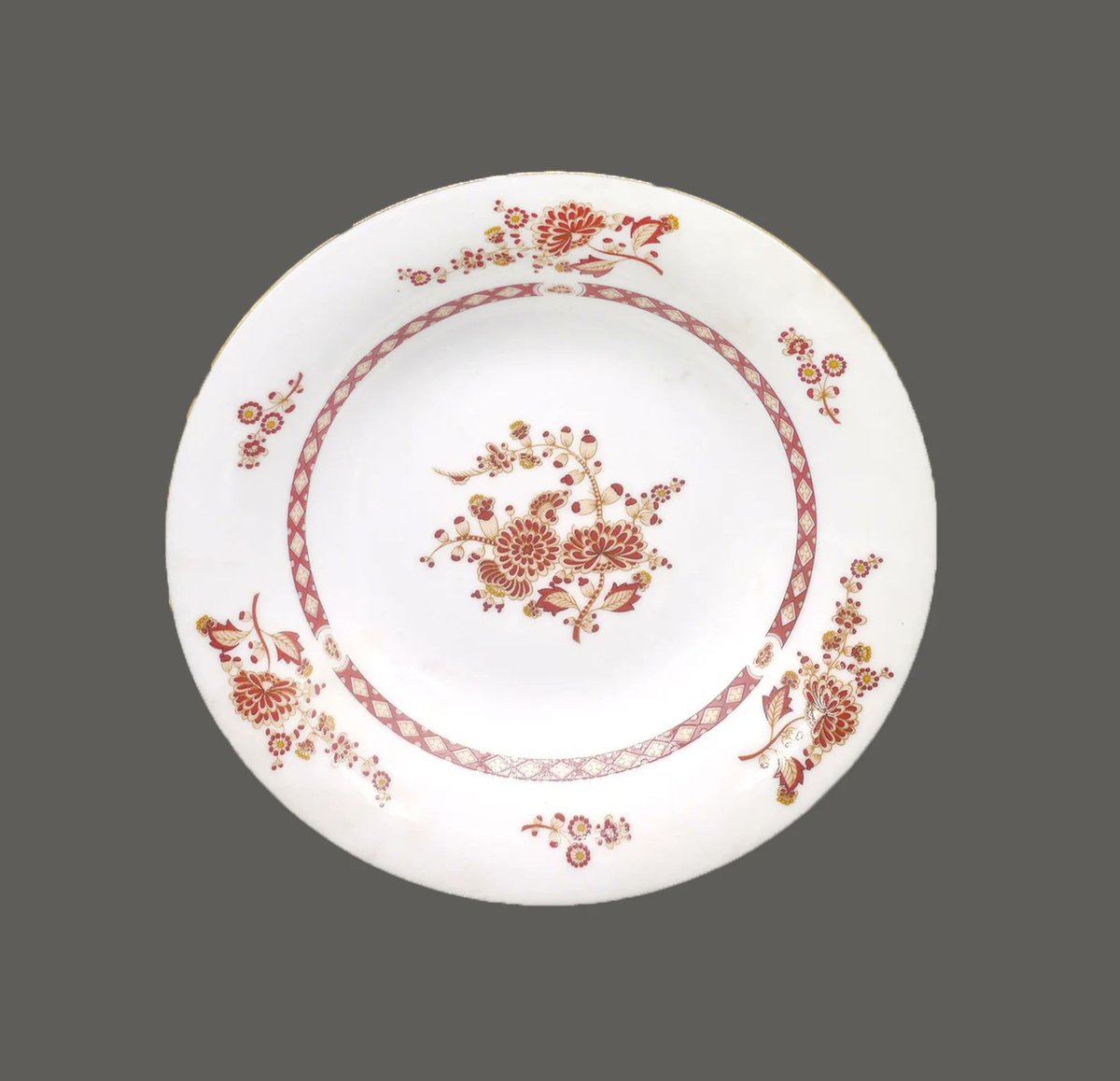 G97816960Girl's tweet photo. Liling Cathay rimmed soup bowl. Brown flowers on white, gold trim. https://t.co/XDm2dEZQvv via @Etsy #BuyfromGroovy #antiques #tabledecor #tabelware #Liling #LilingCathay #Cathay #etsysellers https://t.co/RSFIsFcqfm