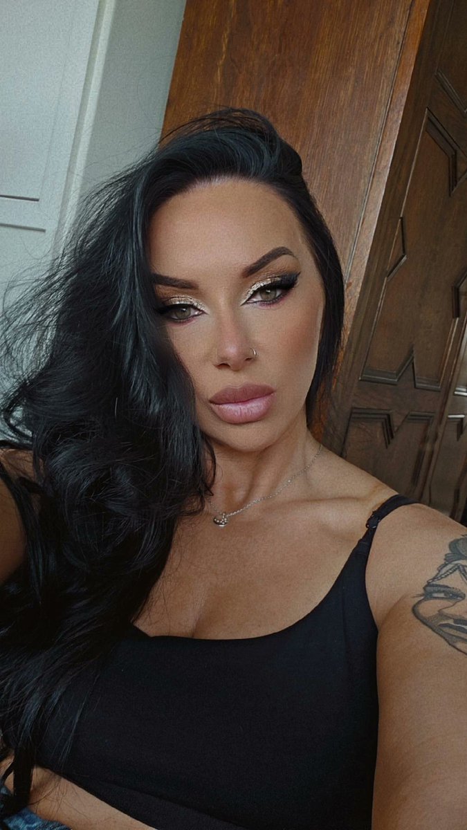 Photoshoot time with <a href="/TempesteBridger/">Mistress T💋</a> 🐰