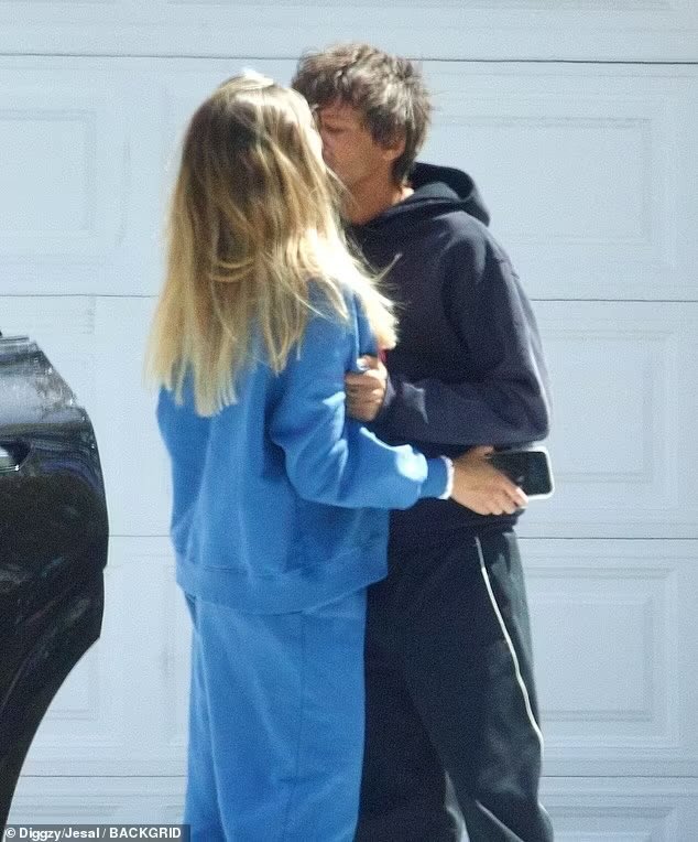 LTWorldUpdates's tweet photo. Más de Louis con Zara McDermott en California recientemente. https://t.co/uUe7ofsiqf