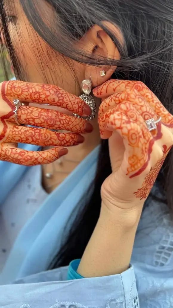 thaynara_reany's tweet photo. 🦋__//GOOD EVENING❤️‍🩹🫀
> *`پوچھتے ہیں لوگ مجھ سے میرا کیا لگتا ہے وہ`*❤️‍🩹
> *`کوئی نیکی تھی میری جس کا صلہ  ہے وہ`
~☆✨ https://t.co/wbtzzVhqrc